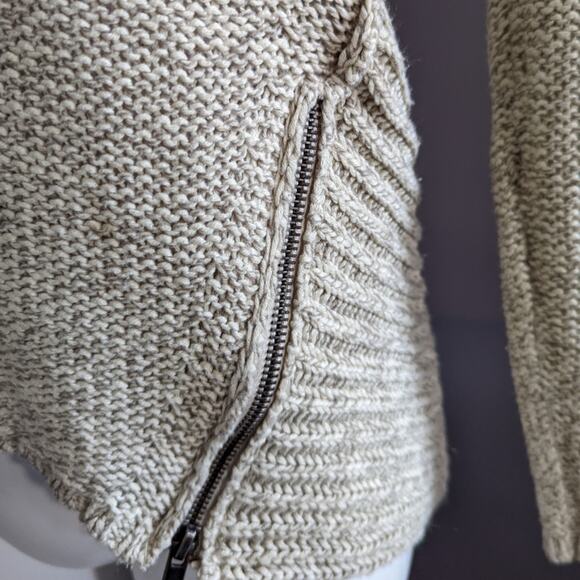 Quinn Oatmeal Side Zip Detail Sweater sz Medium - Picture 4 of 6
